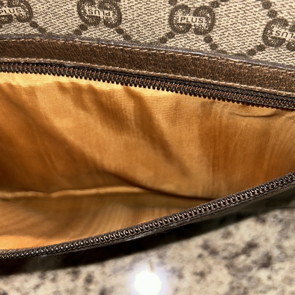 VINTAGE Gucci Plus Clutch - Picture 2 of 9